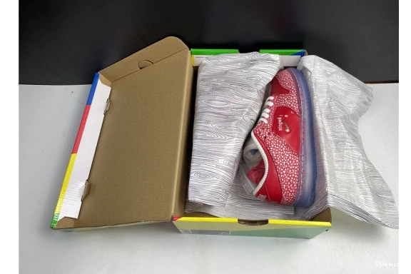 Magic Stingwater Nike Low Dunk DH7650-600 - SB Mushroom 1026